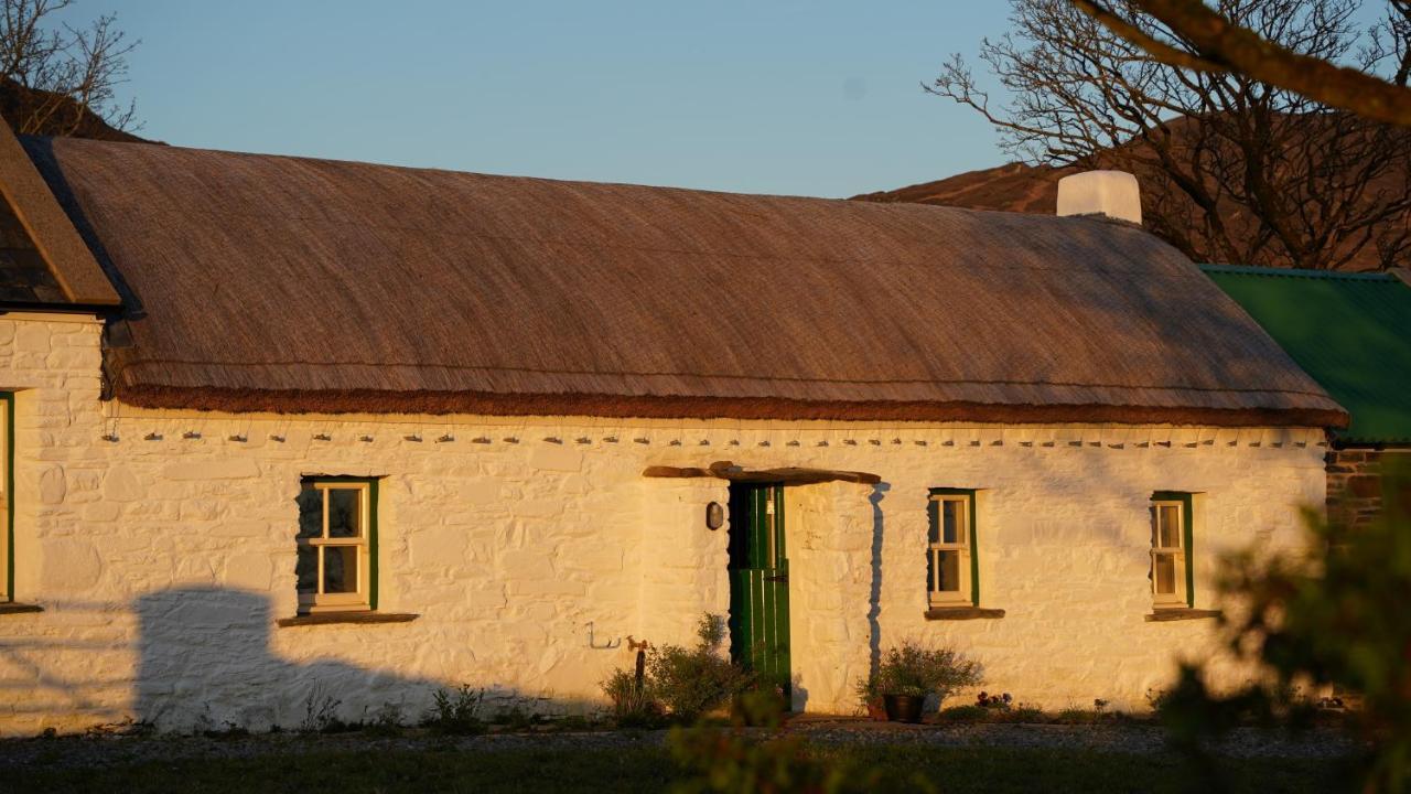 Secluded Thatched Cottage, Near Beaches & Hill Walking Rashenny Экстерьер фото